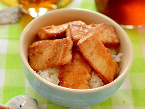 少ない油で♪生姜醤油漬け☆まぐろの唐揚げ丼